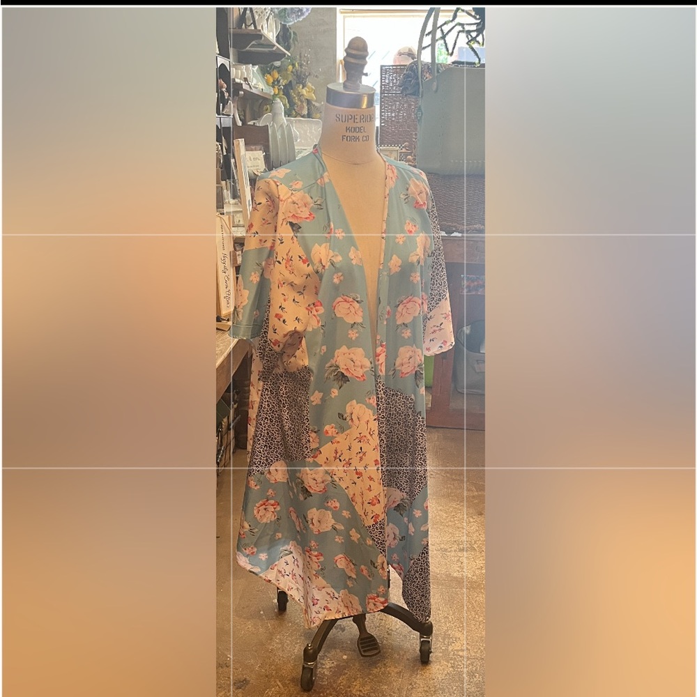 Kimono-new, long floral print to wear with shorts, jeans, skirts, and dresses